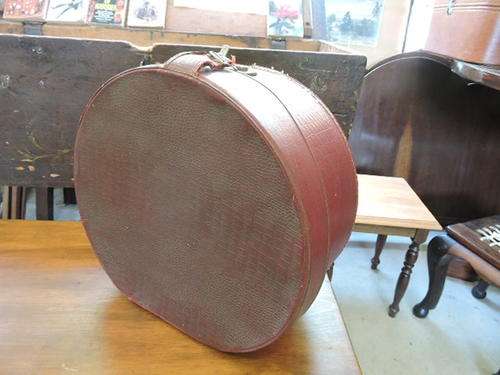 Hat box Red Leatherette